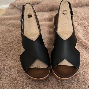 Clarks Leather Wedge Stasha Hale Sandals size 8 wide.